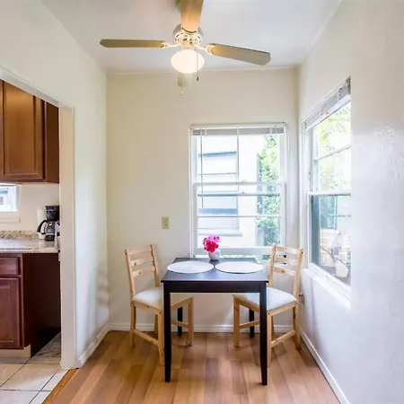 Bed & Breakfast Реновиран Апартамент